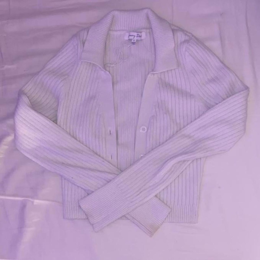 Long sleeve v neck ribbed collared white button down cropped knit cardigan